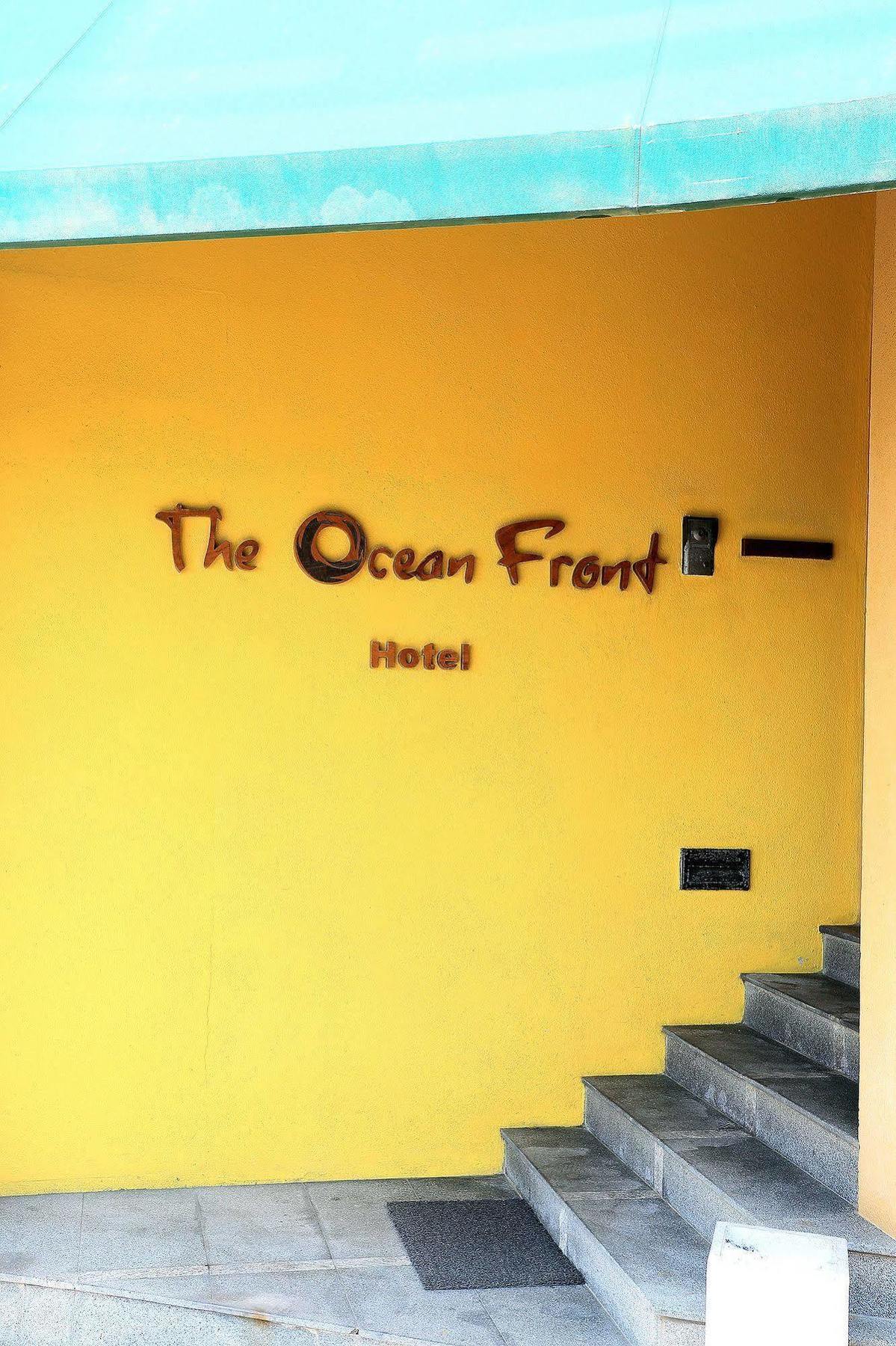 The Ocean Front Hotel Colombo Buitenkant foto