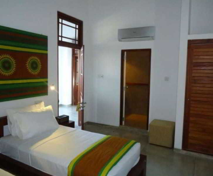 The Ocean Front Hotel Colombo Buitenkant foto